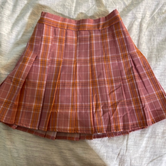 Pleated plaid girls skirt - fully lined - zip closure - elastic backed waist - Picture 1 of 3